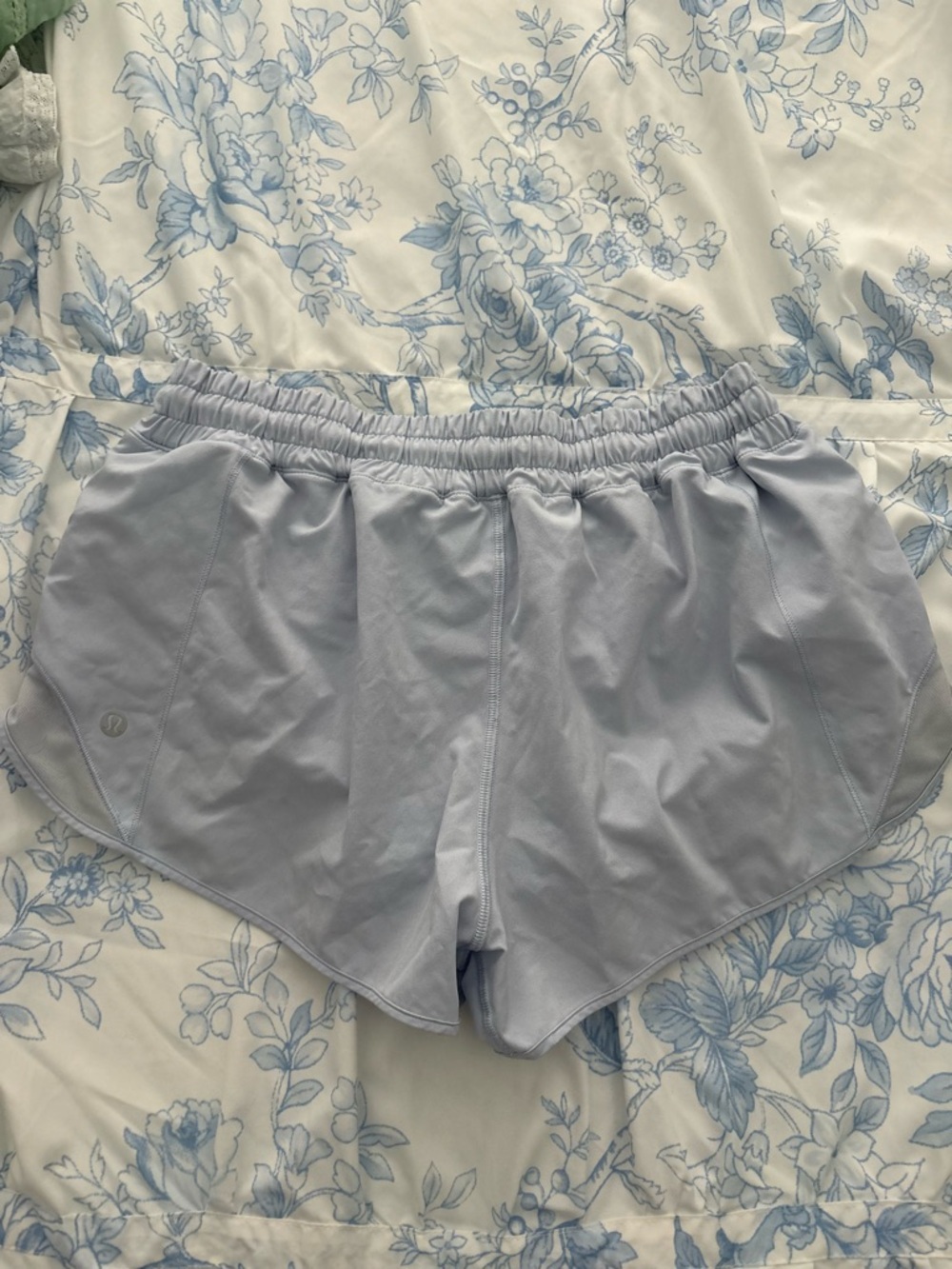 lululemon athletica hotty hot low rise short 2.5” - Picture 3 of 3
